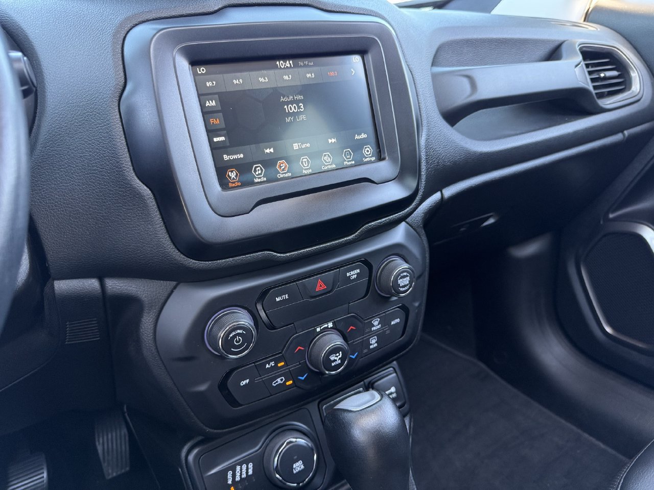 Used 2019 Jeep Renegade Limited AWD/4WD image 15