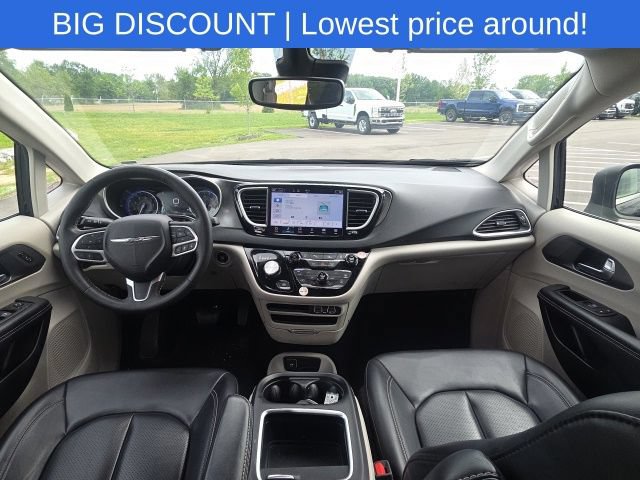 Used 2023 Chrysler Pacifica Touring-L FWD image 24