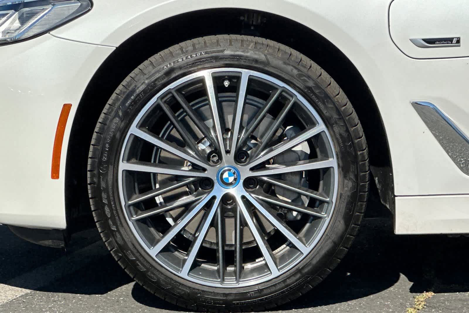 Used 2023 BMW 530e xDrive w/ Premium Package AWD/4WD image 27