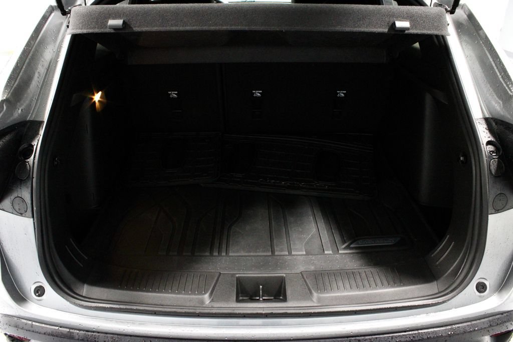 Used 2024 Chevrolet Trax RS FWD image 13
