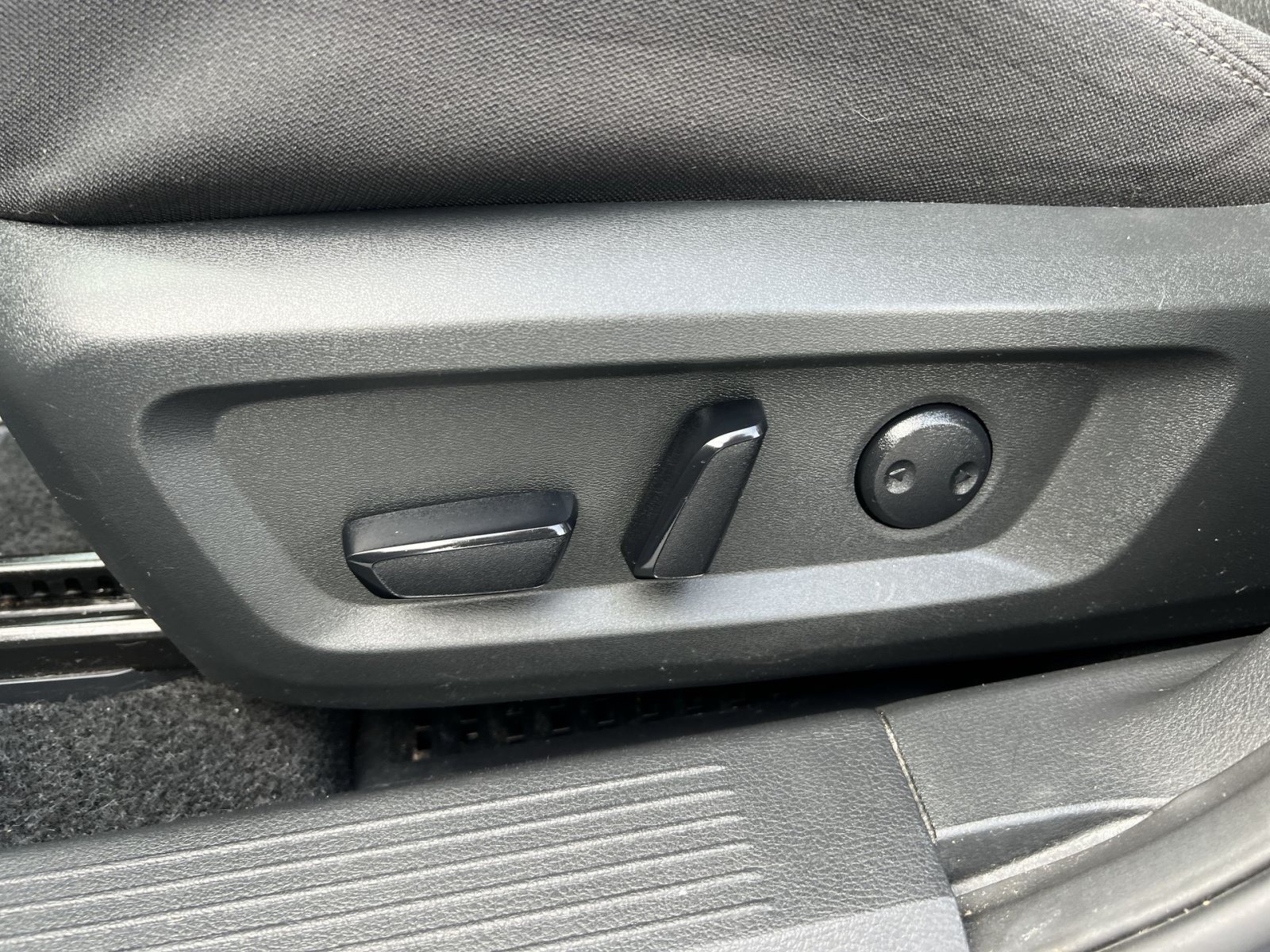 Used 2024 Nissan Rogue SV AWD/4WD image 14