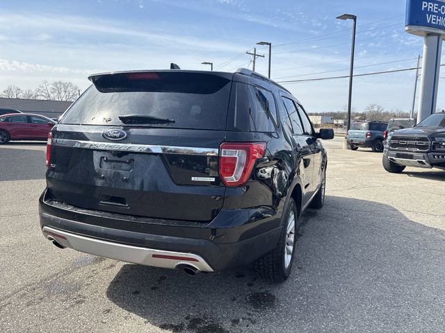 Certified 2017 Ford Explorer XLT image 3