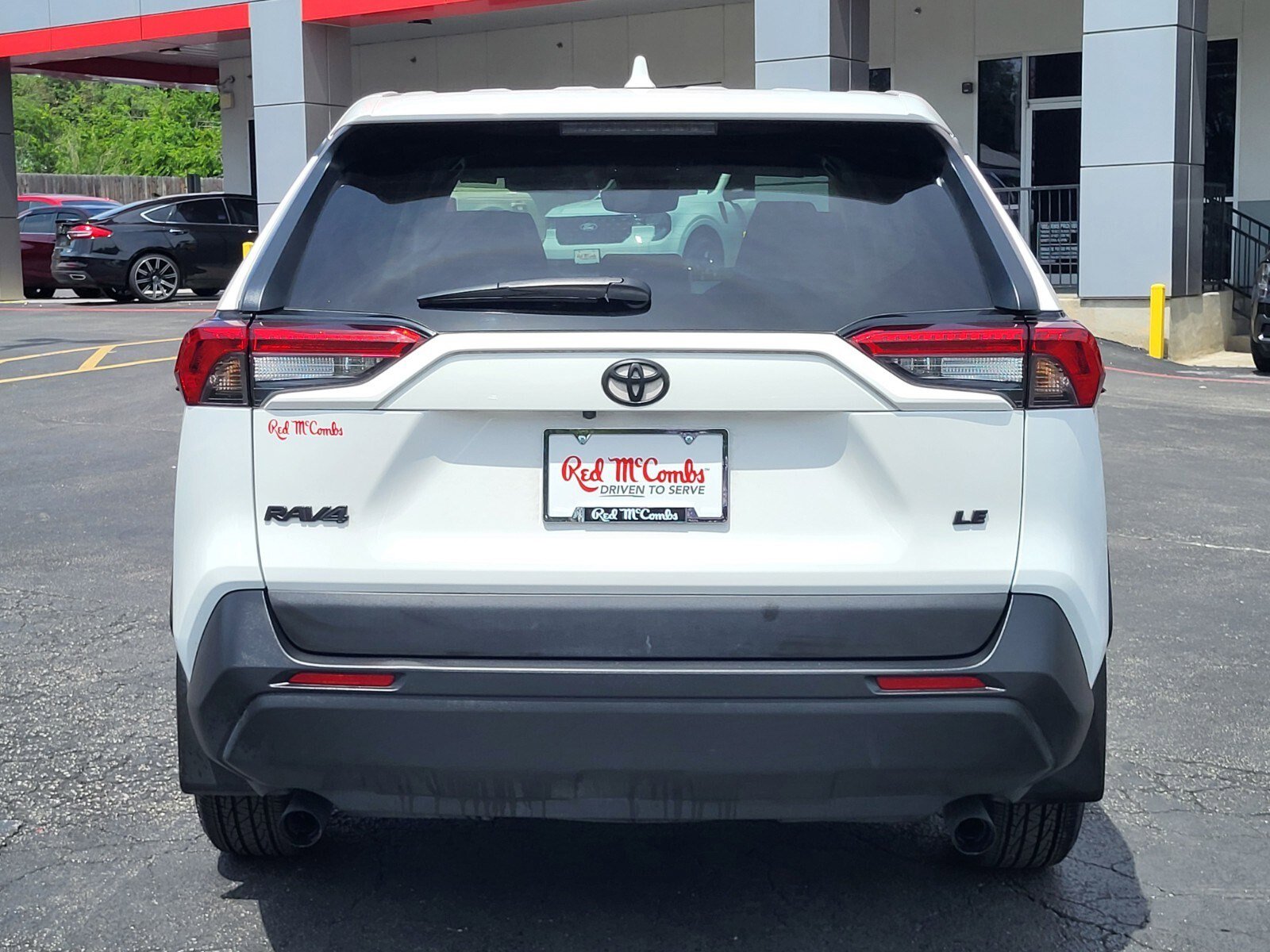 Used 2024 Toyota RAV4 LE FWD image 5