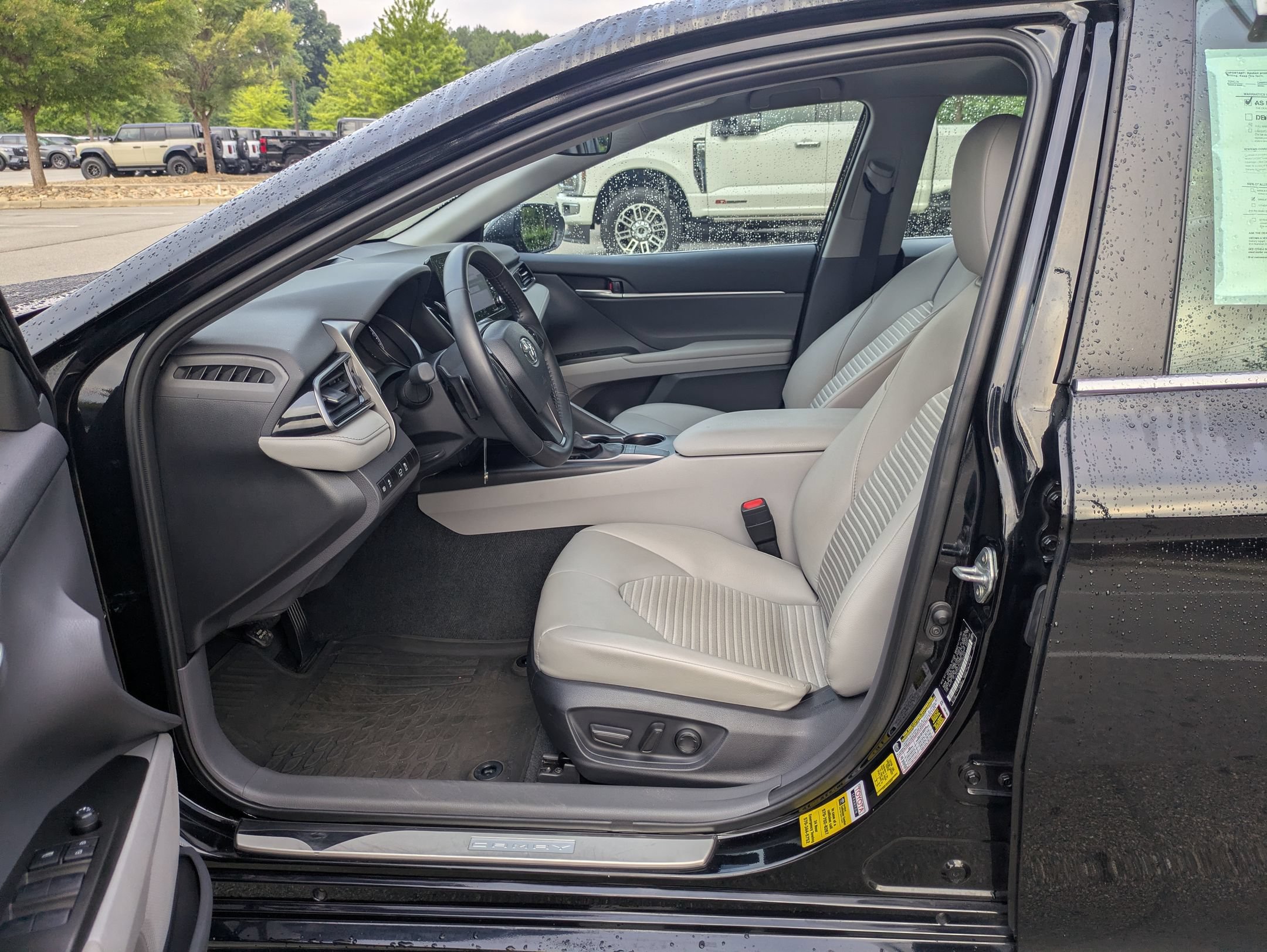 Used 2024 Toyota Camry SE FWD image 12