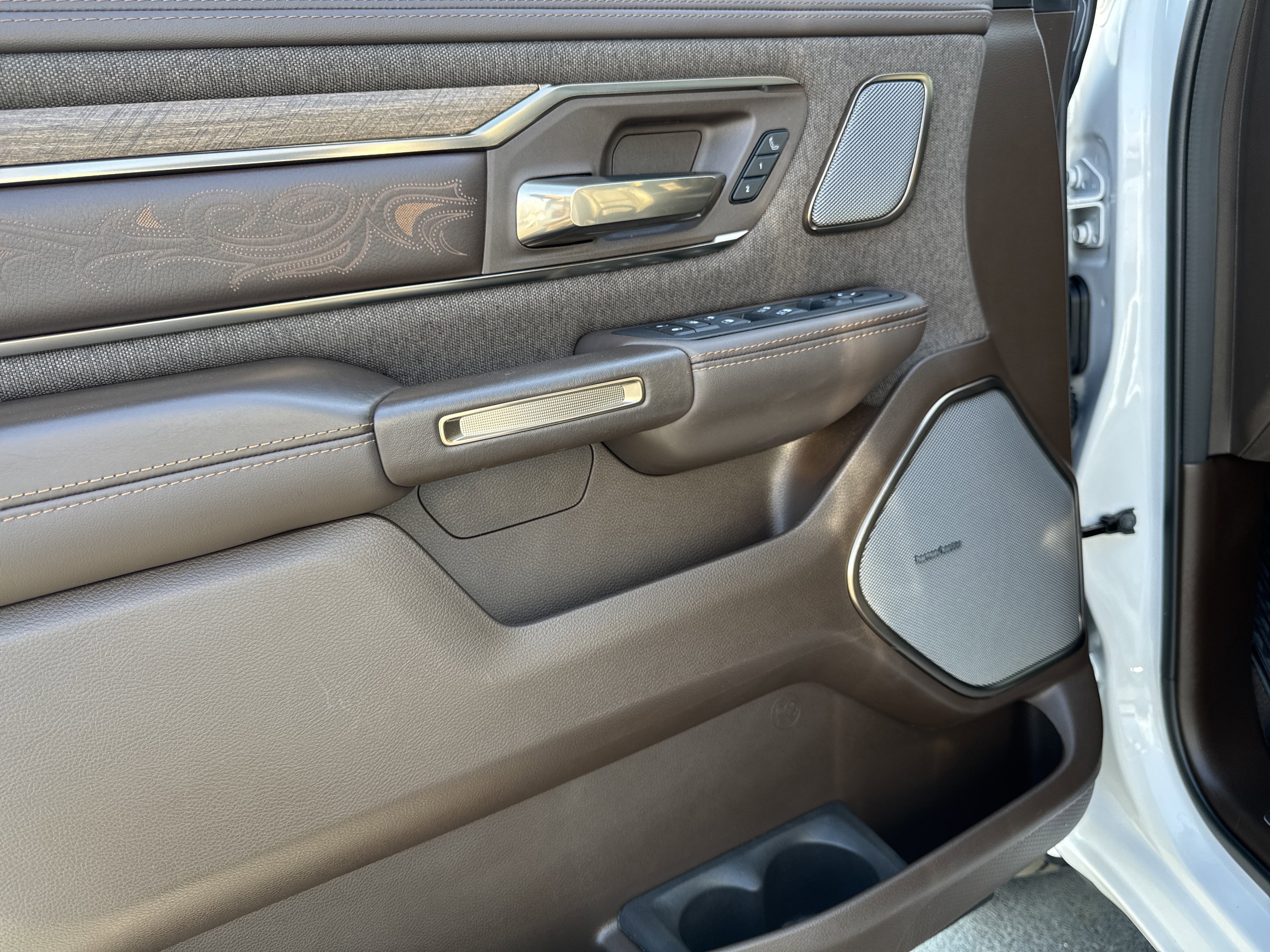 Used 2025 RAM 1500 Limited image 12