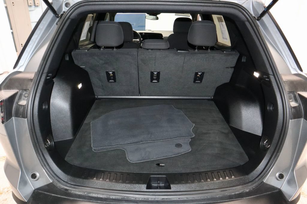 Used 2025 Chevrolet Equinox LT FWD image 14