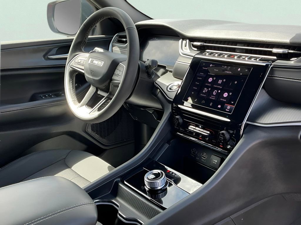 Used 2025 Jeep Grand Cherokee Laredo w/ Trailer Tow Package image 14