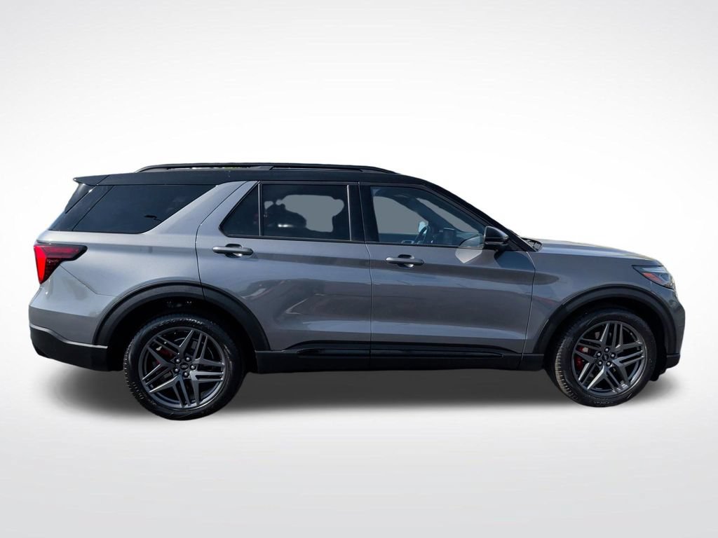 Certified 2025 Ford Explorer ST AWD/4WD image 9