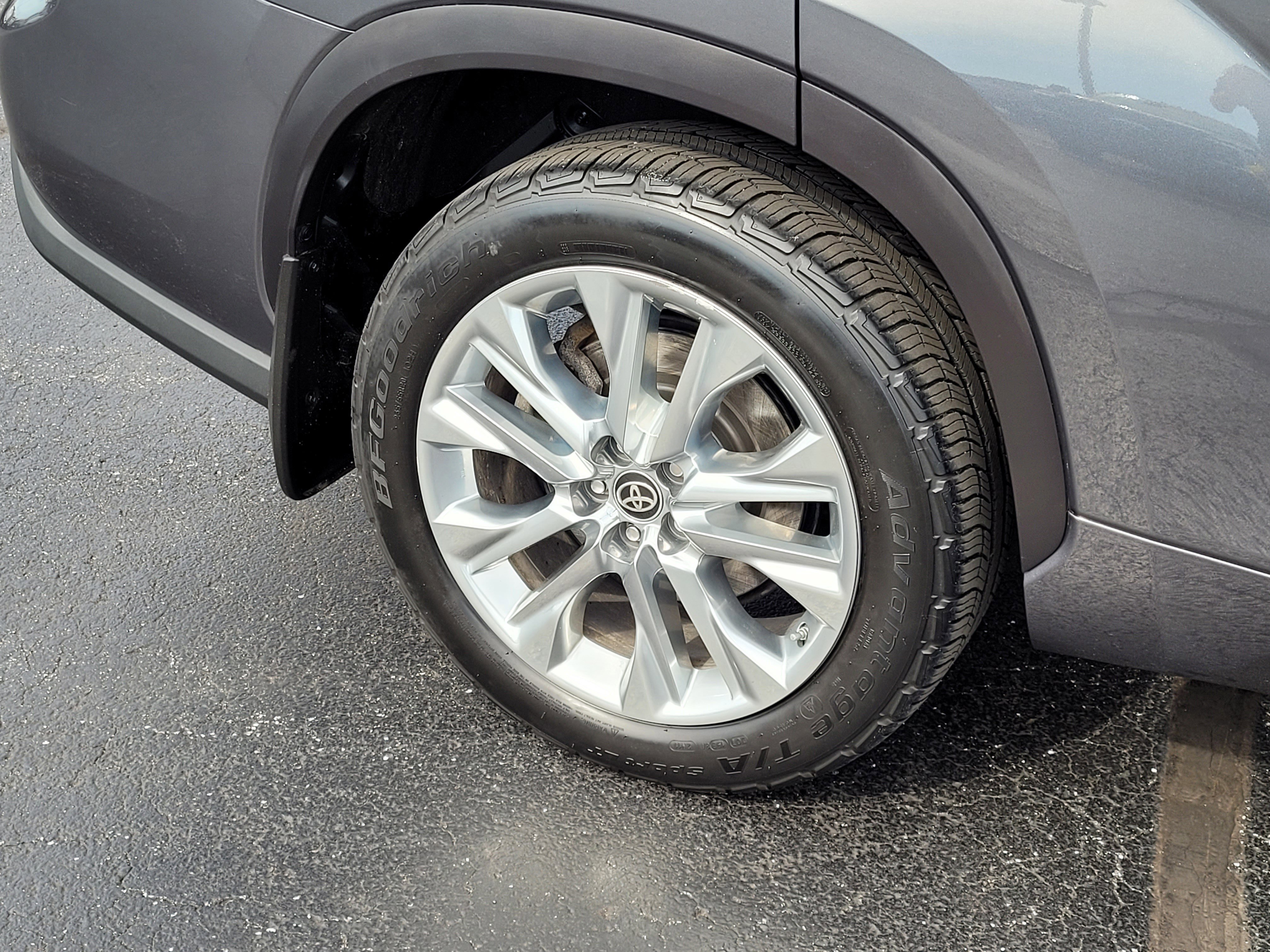 Used 2020 Toyota Highlander Limited image 30