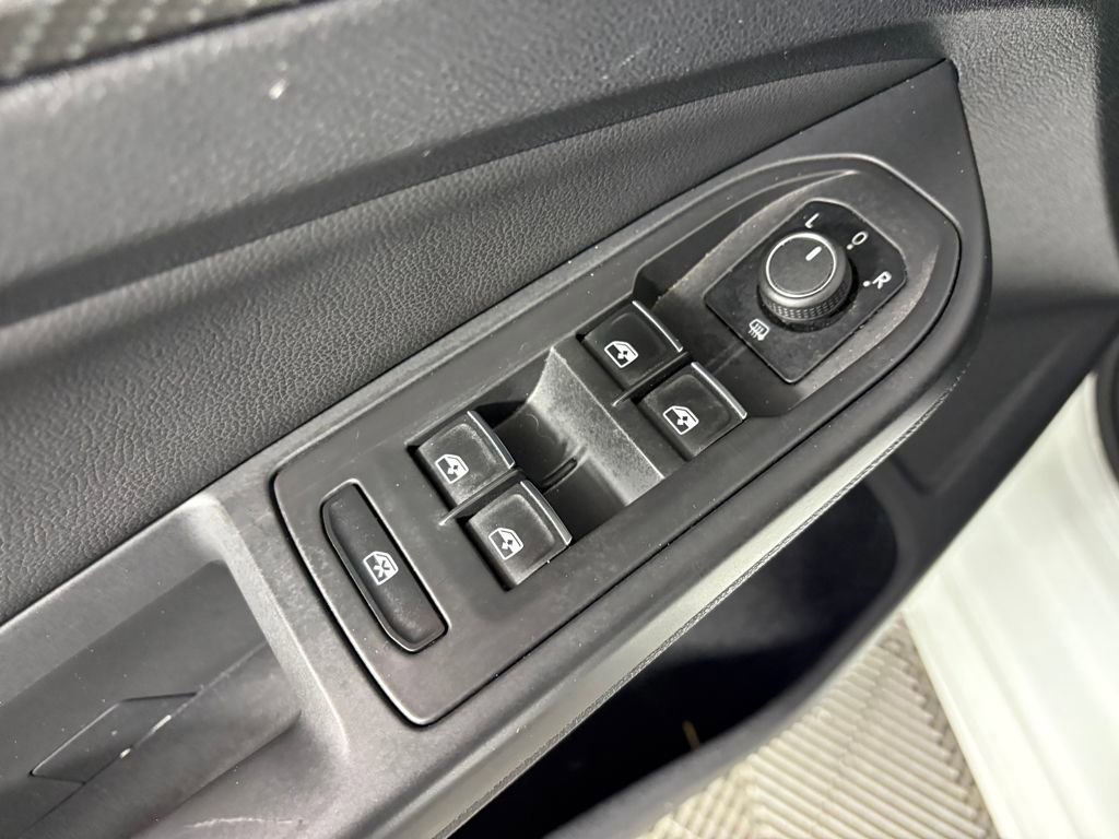 Used 2022 Volkswagen Golf R image 12