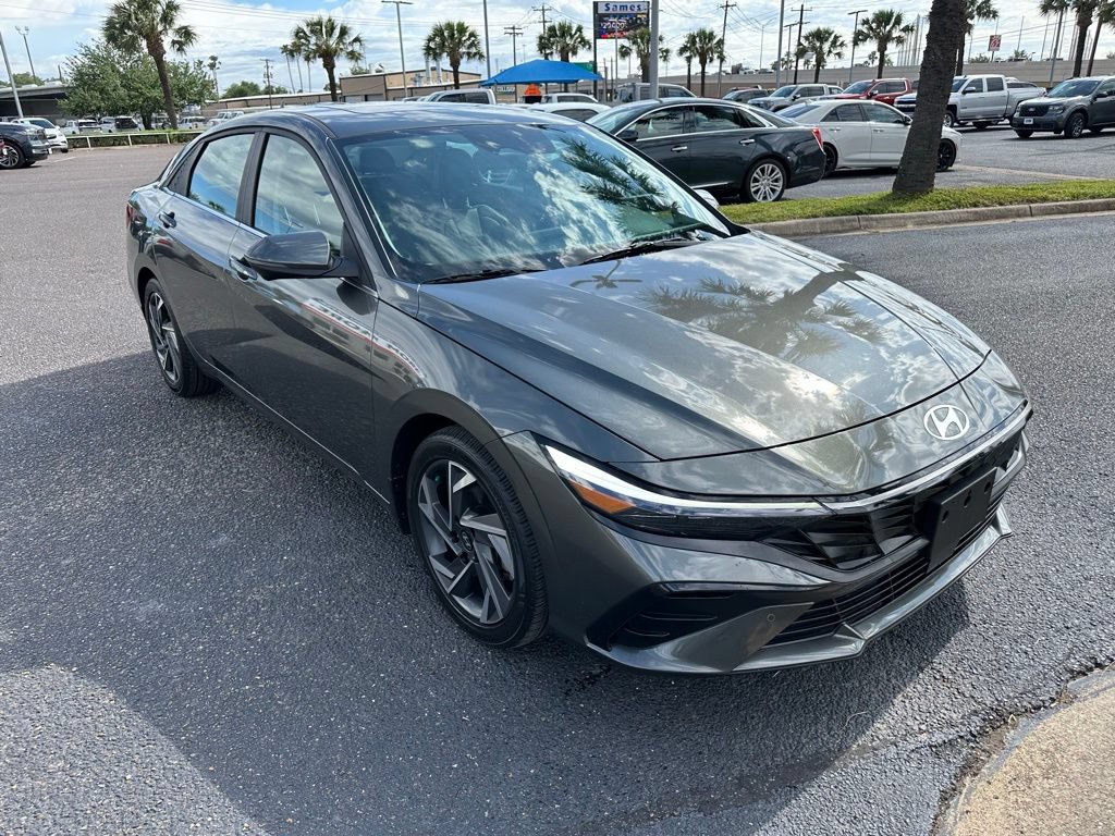 Used 2024 Hyundai Elantra Limited FWD image 8