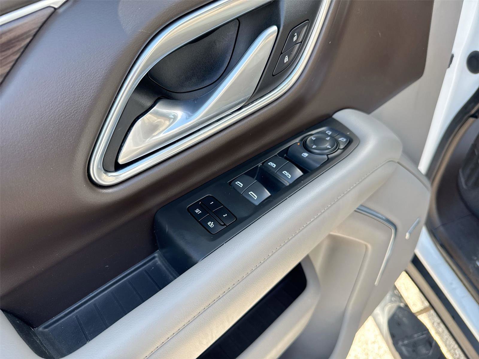 Used 2021 Chevrolet Tahoe Z71 image 2