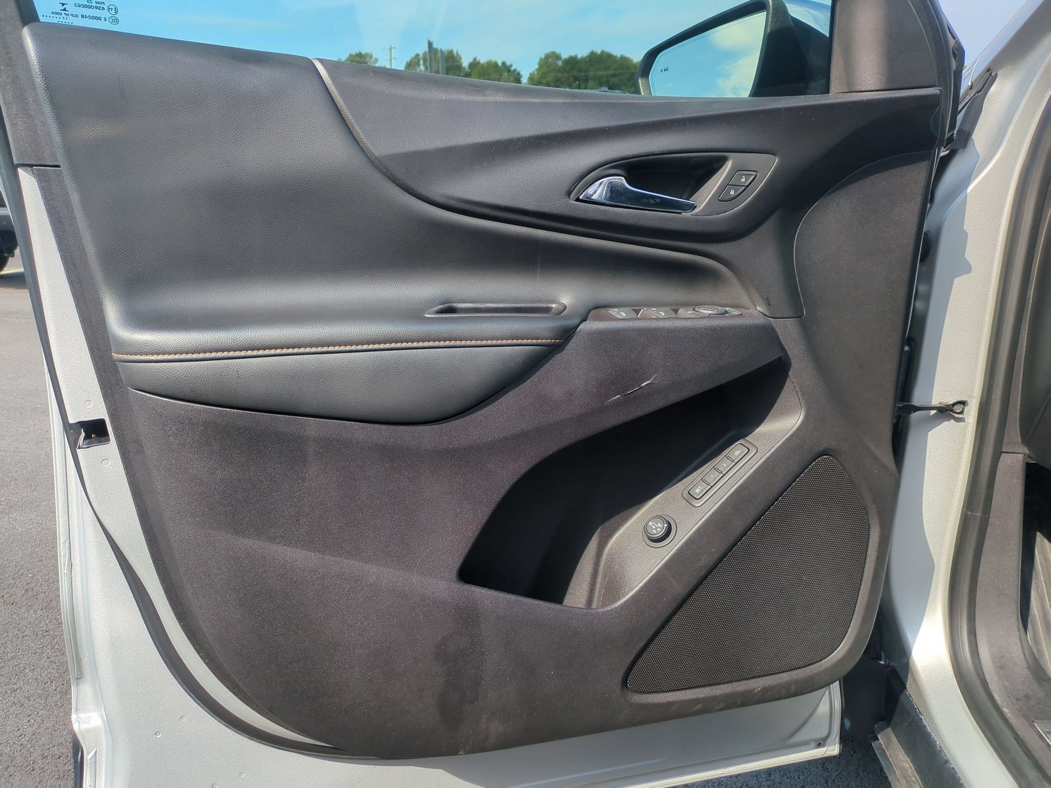 Used 2018 Chevrolet Equinox Premier FWD image 12