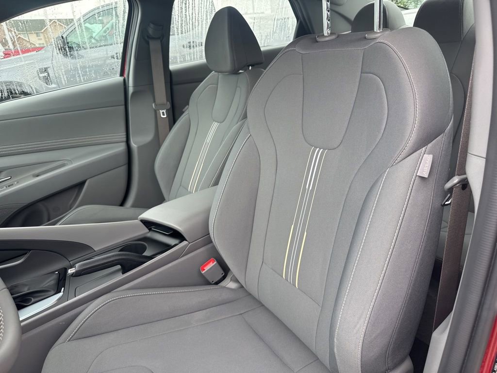 Used 2025 Hyundai Elantra Sport image 8