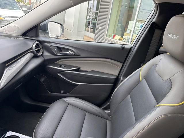 Used 2025 Chevrolet Trax ACTIV w/ Sunroof Package image 27