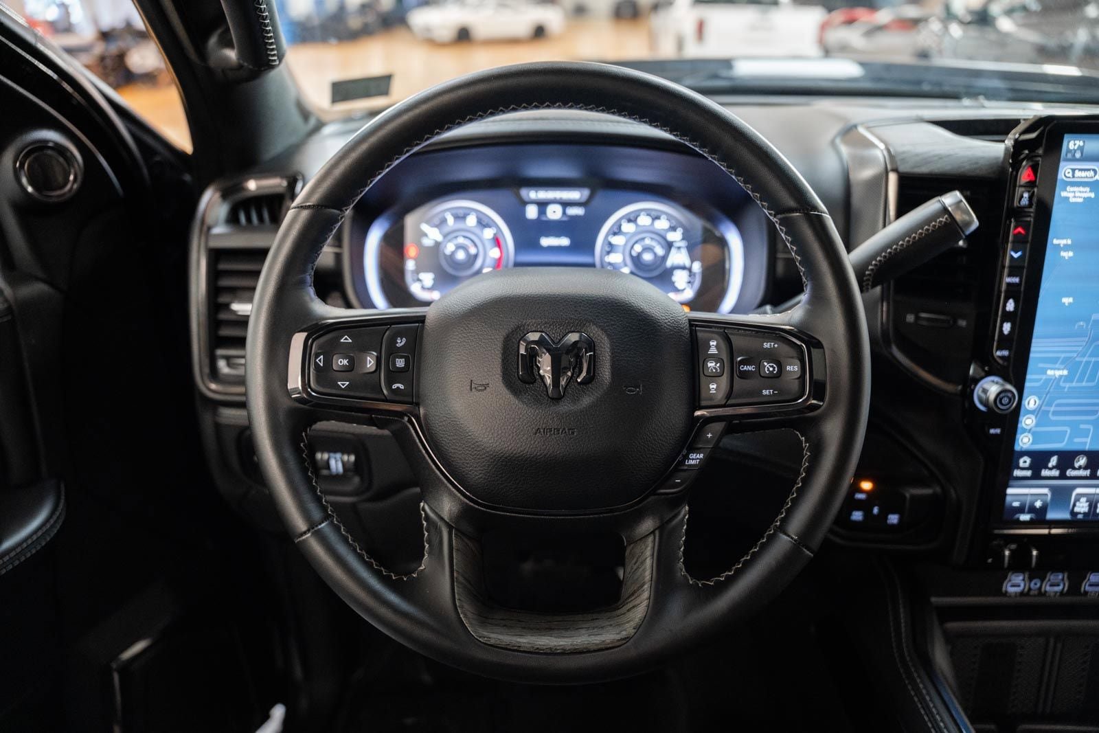 Used 2025 RAM 2500 Limited AWD/4WD image 40