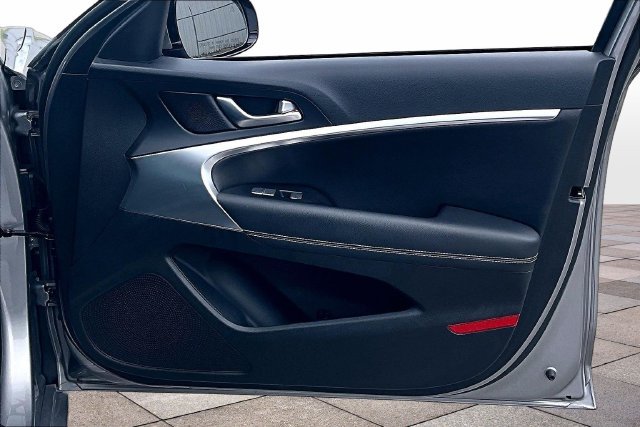 Used 2025 Genesis G70 2.5T RWD image 26