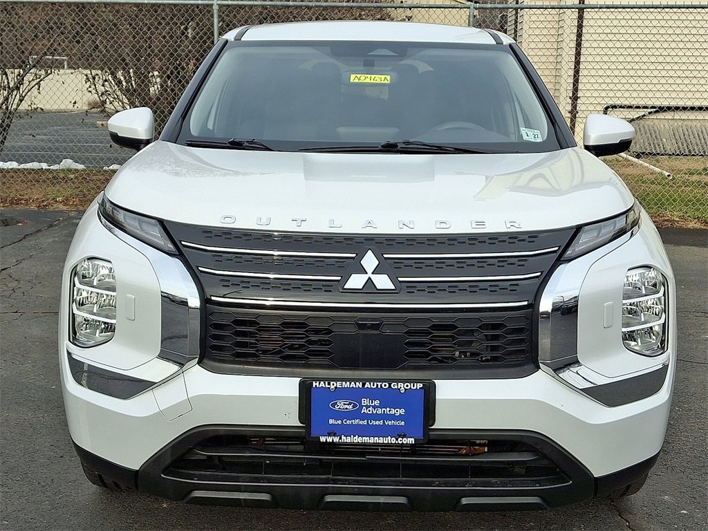 Used 2022 Mitsubishi Outlander ES image 3
