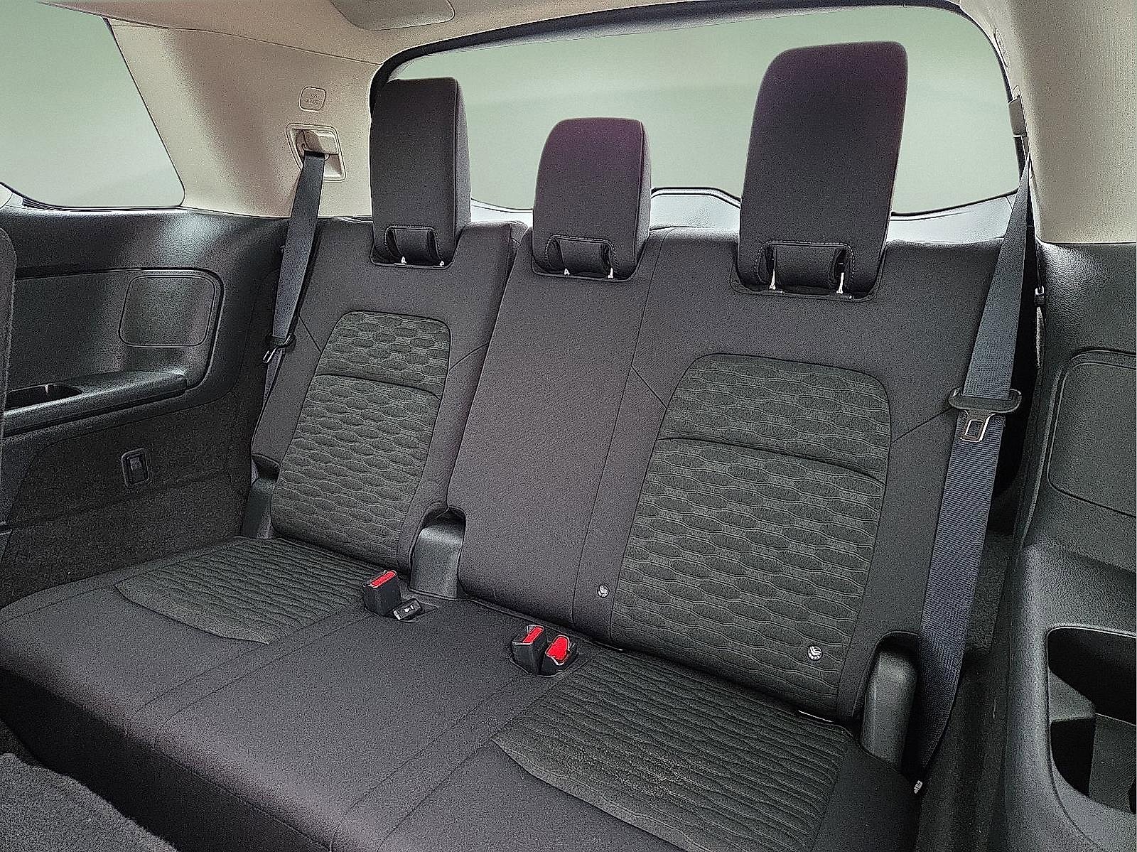 Used 2025 Nissan Pathfinder SV image 10