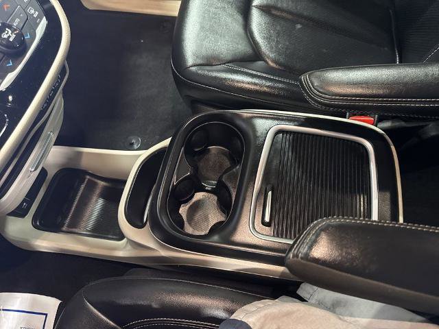 Used 2024 Chrysler Pacifica Touring-L image 19