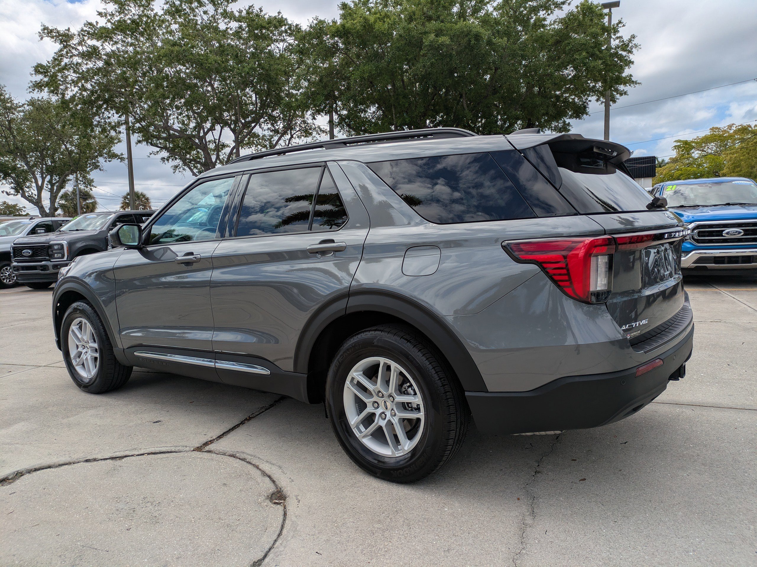 Certified 2025 Ford Explorer Active RWD image 6