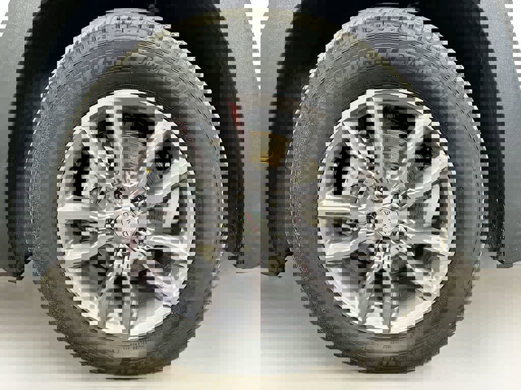 Used 2023 GMC Terrain SLT image 8