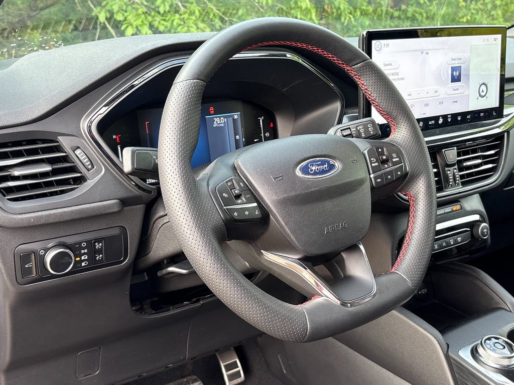 Certified 2023 Ford Escape ST-Line w/ Tech Pack #1 AWD/4WD image 9