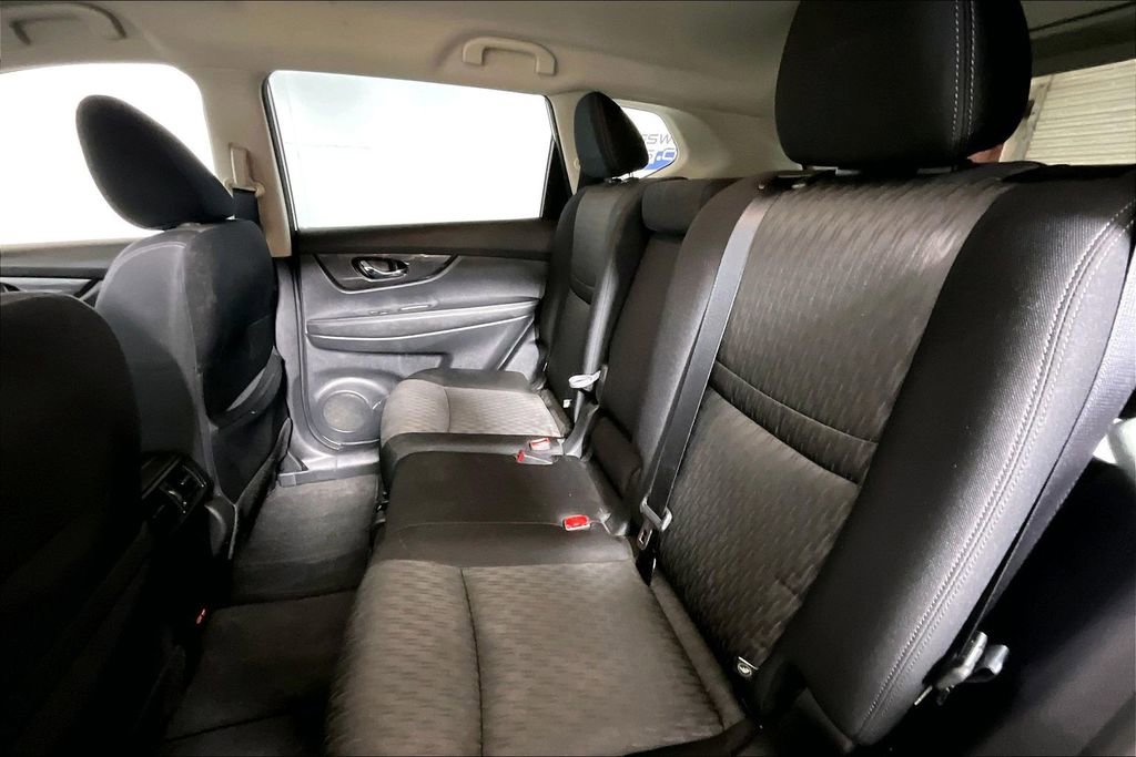 Used 2020 Nissan Rogue SV image 21