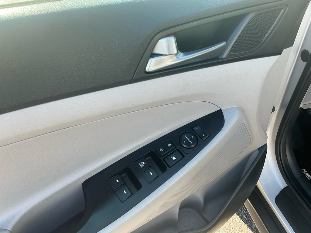 Used 2017 Hyundai Tucson SE w/ Cargo Package FWD image 16