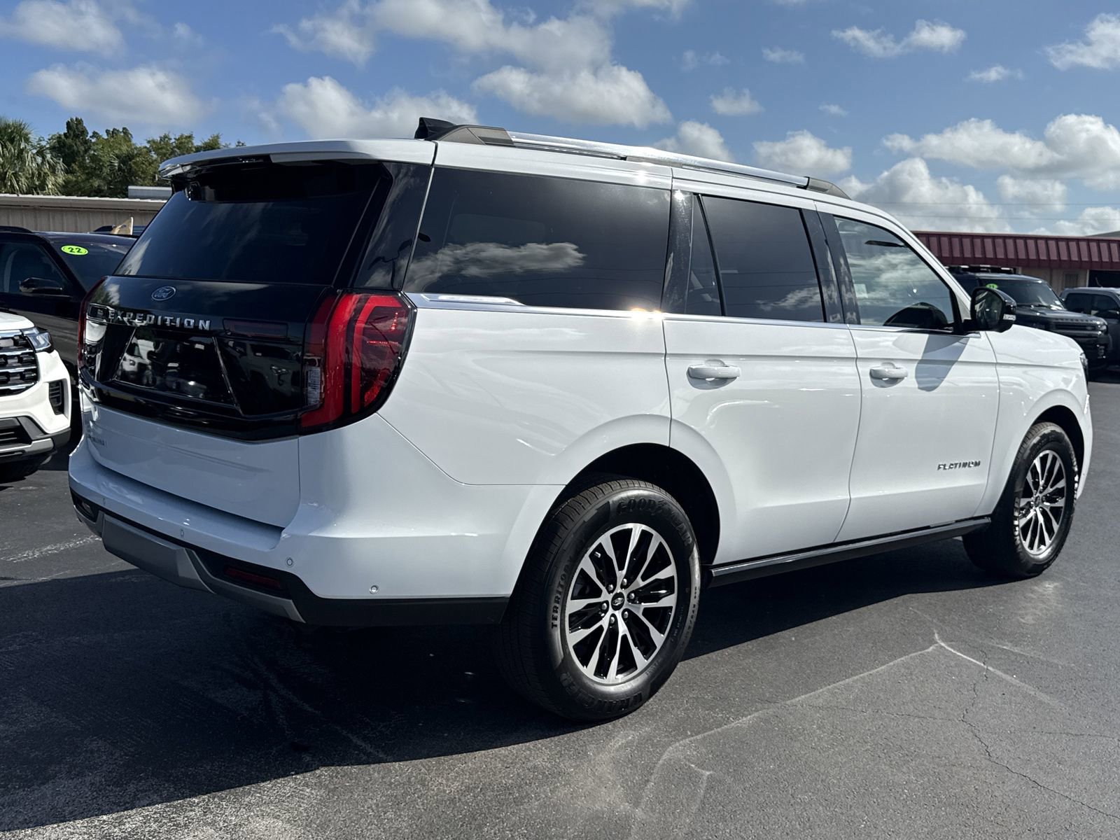 Certified 2025 Ford Expedition Platinum AWD/4WD image 4