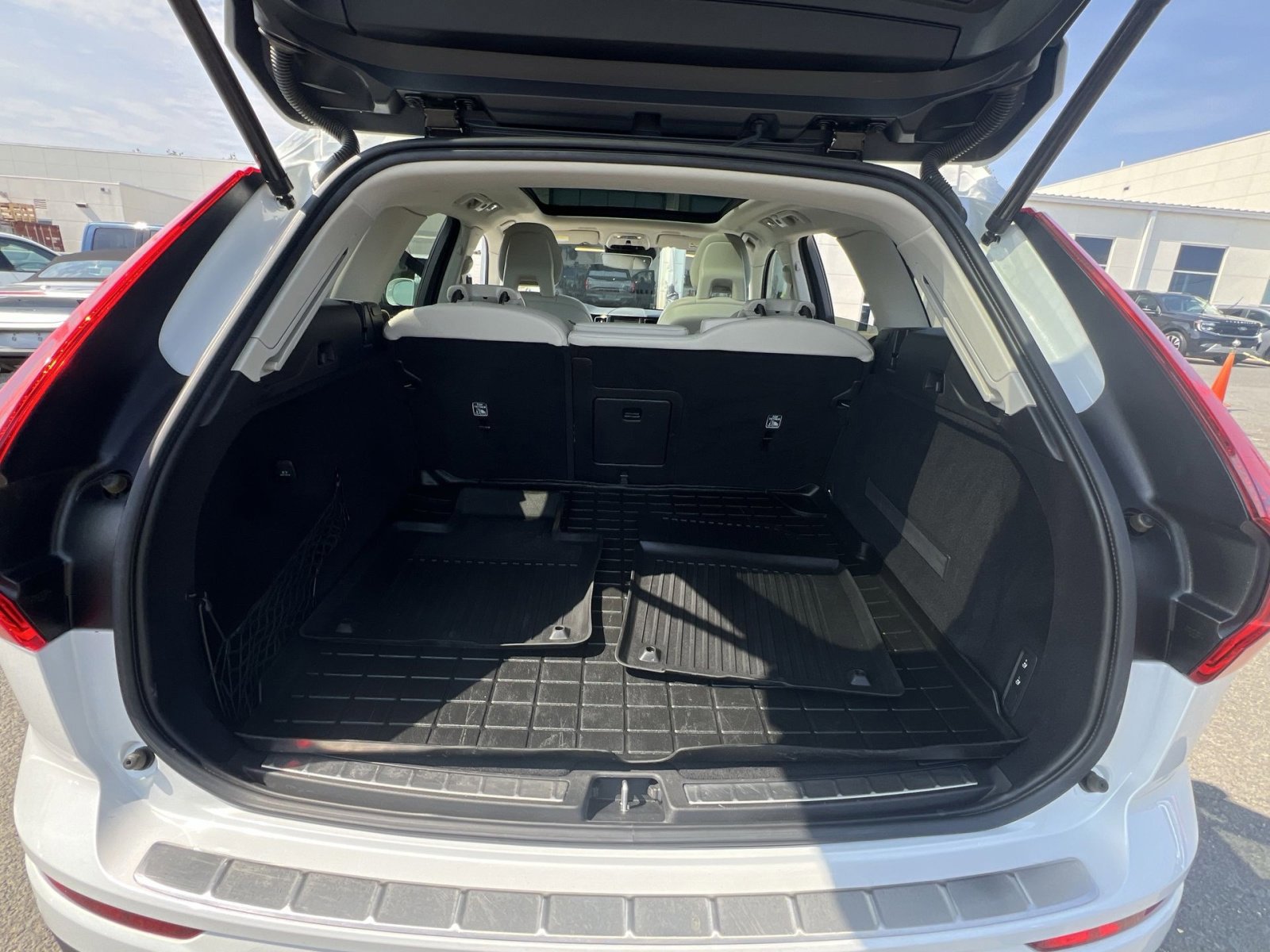 Used 2018 Volvo XC60 T6 Momentum image 27