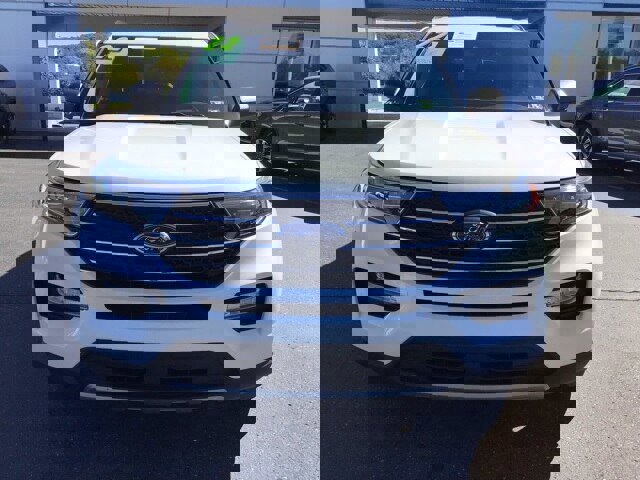 Certified 2022 Ford Explorer XLT w/ Equipment Group 202A image 3