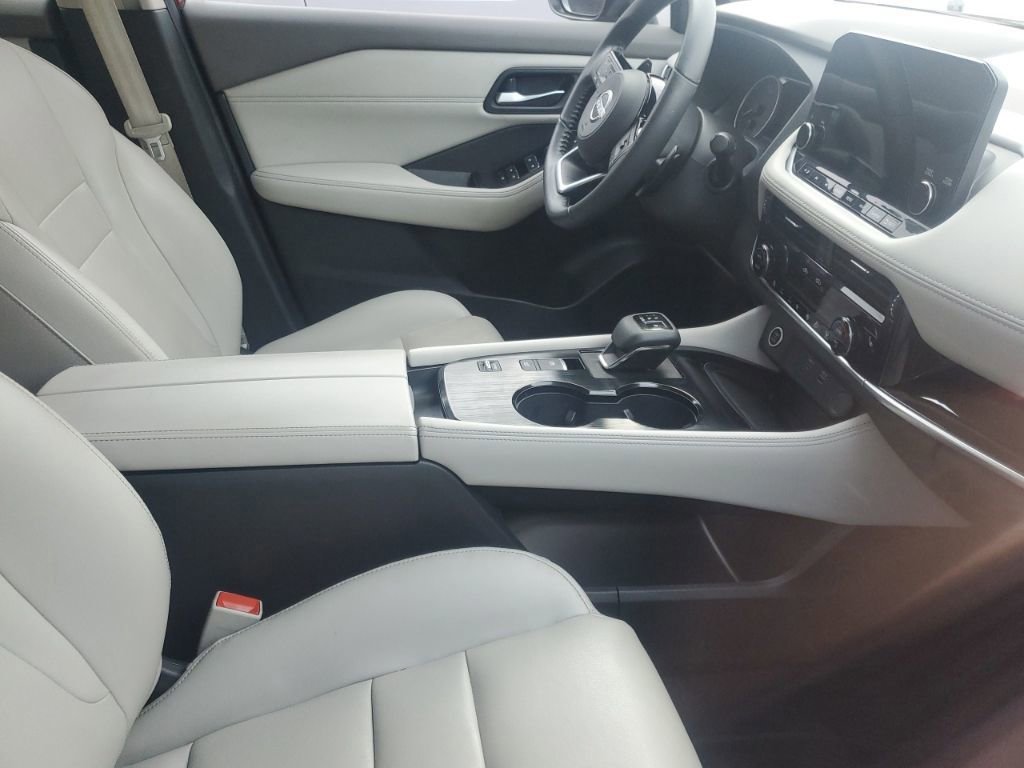 Used 2023 Nissan Rogue SL w/ SL Premium Package image 3