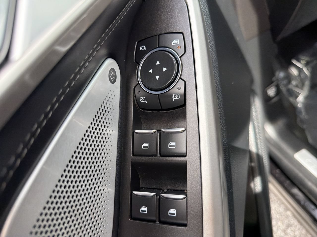 Certified 2023 Ford Explorer Limited w/ Limited Technology Package RWD image 19