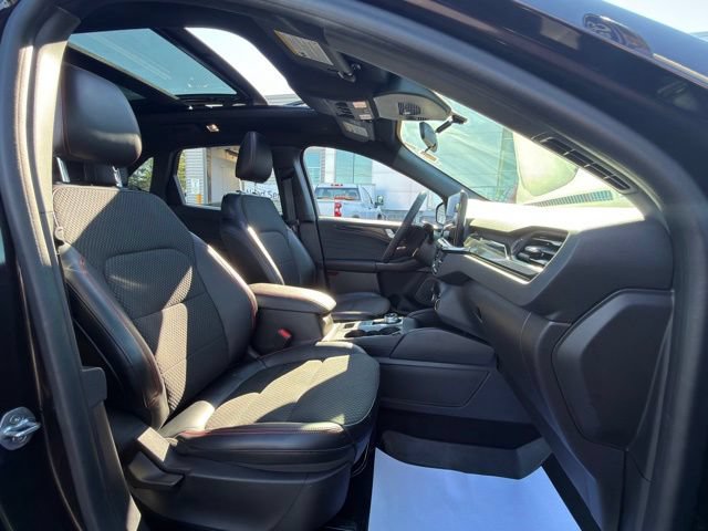 Certified 2023 Ford Escape ST-Line w/ Tech Pack #1 AWD/4WD image 33