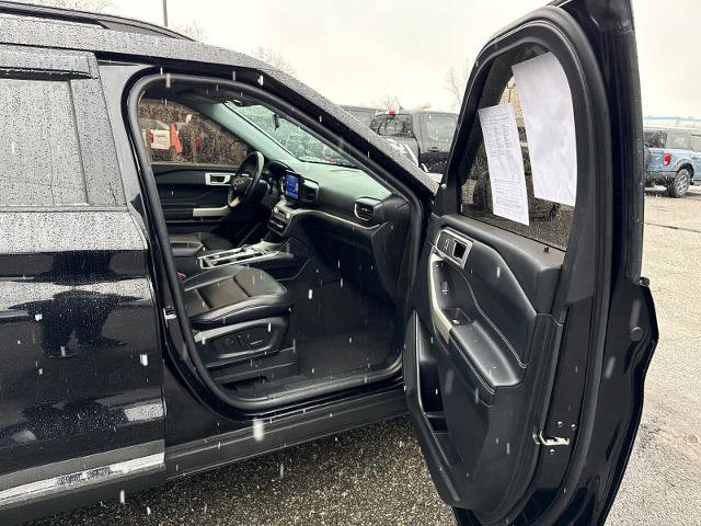 Certified 2021 Ford Explorer XLT w/ Equipment Group 202A image 8