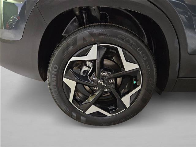 Used 2026 Kia Seltos EX FWD image 19