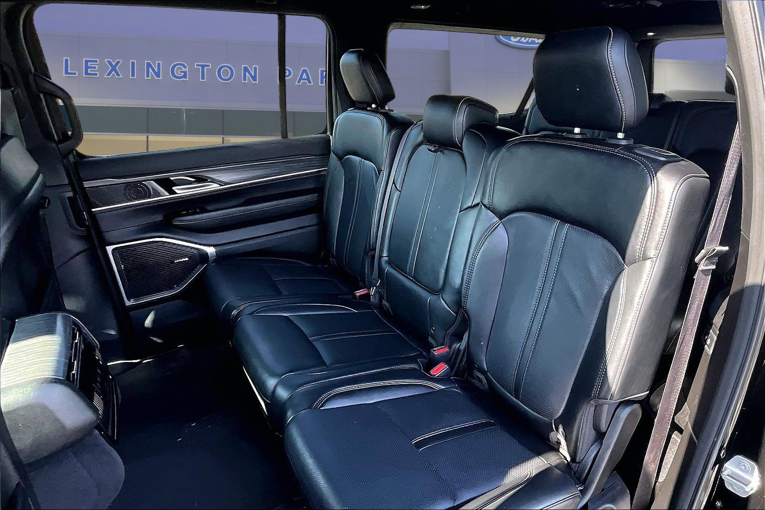 Used 2024 Jeep Wagoneer L Series II w/ Flexible Seating Group AWD/4WD image 22