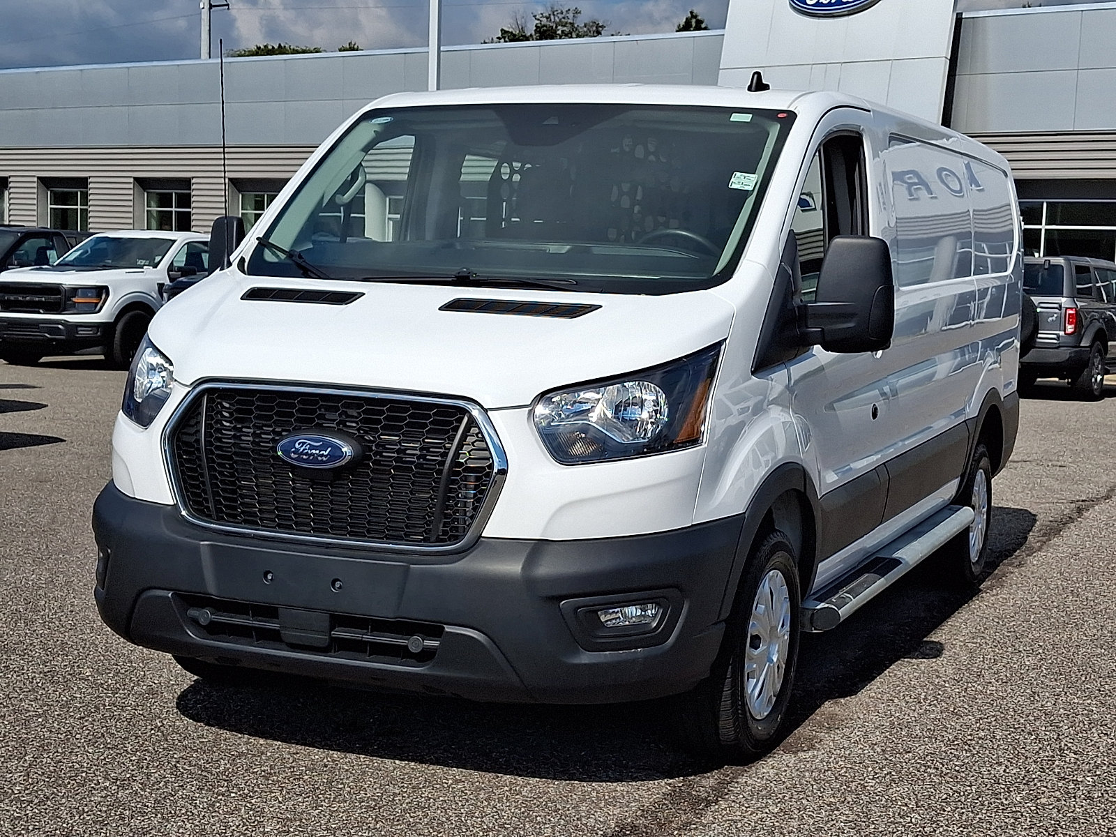 Certified 2025 Ford Transit 250 Low Roof w/ Exterior Upgrade Package RWD image 4