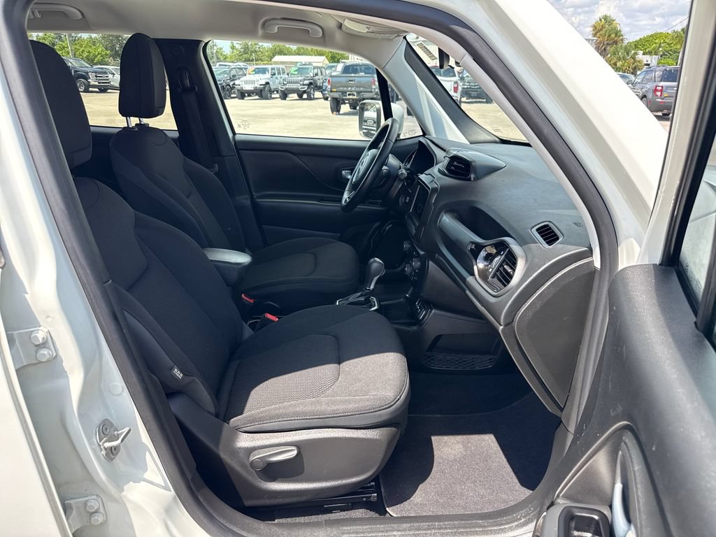 Used 2020 Jeep Renegade Altitude FWD image 23