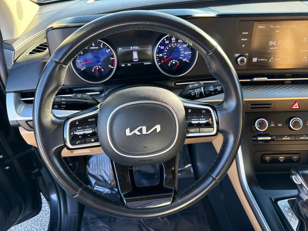 Used 2022 Kia Carnival LX image 16