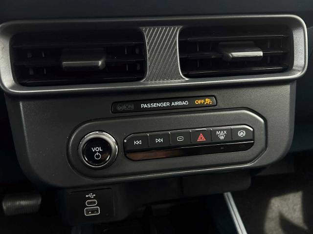 Certified 2025 Ford Maverick XL FWD image 21