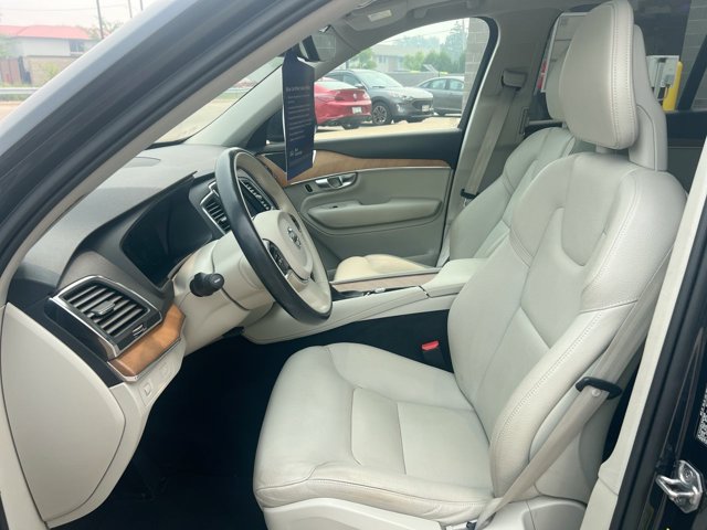 Used 2021 Volvo XC90 T6 Momentum AWD/4WD image 14