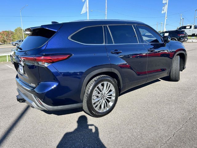 Used 2023 Toyota Highlander Platinum FWD image 7
