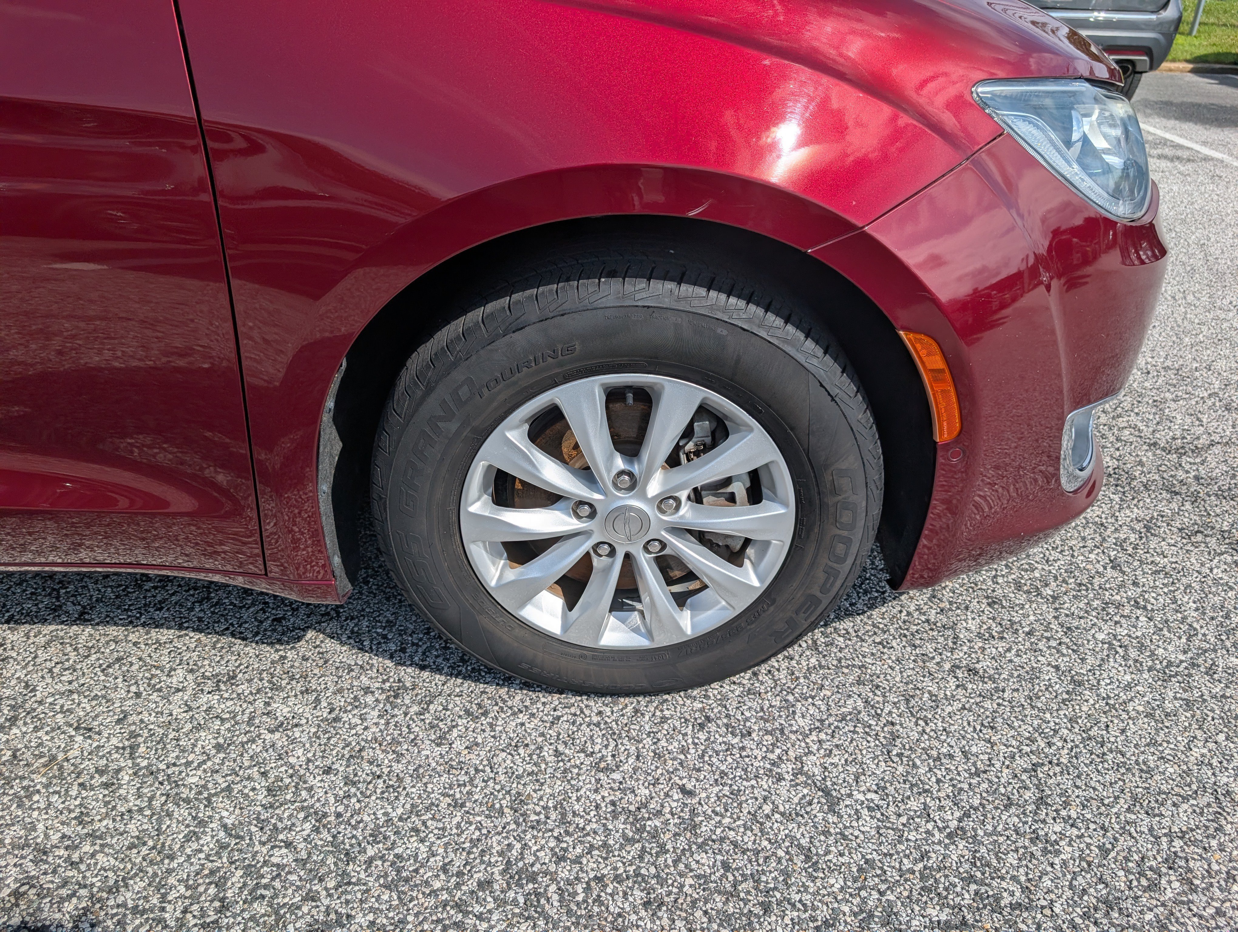 Used 2019 Chrysler Pacifica Touring Plus w/ Advanced Safetytec Group FWD image 11