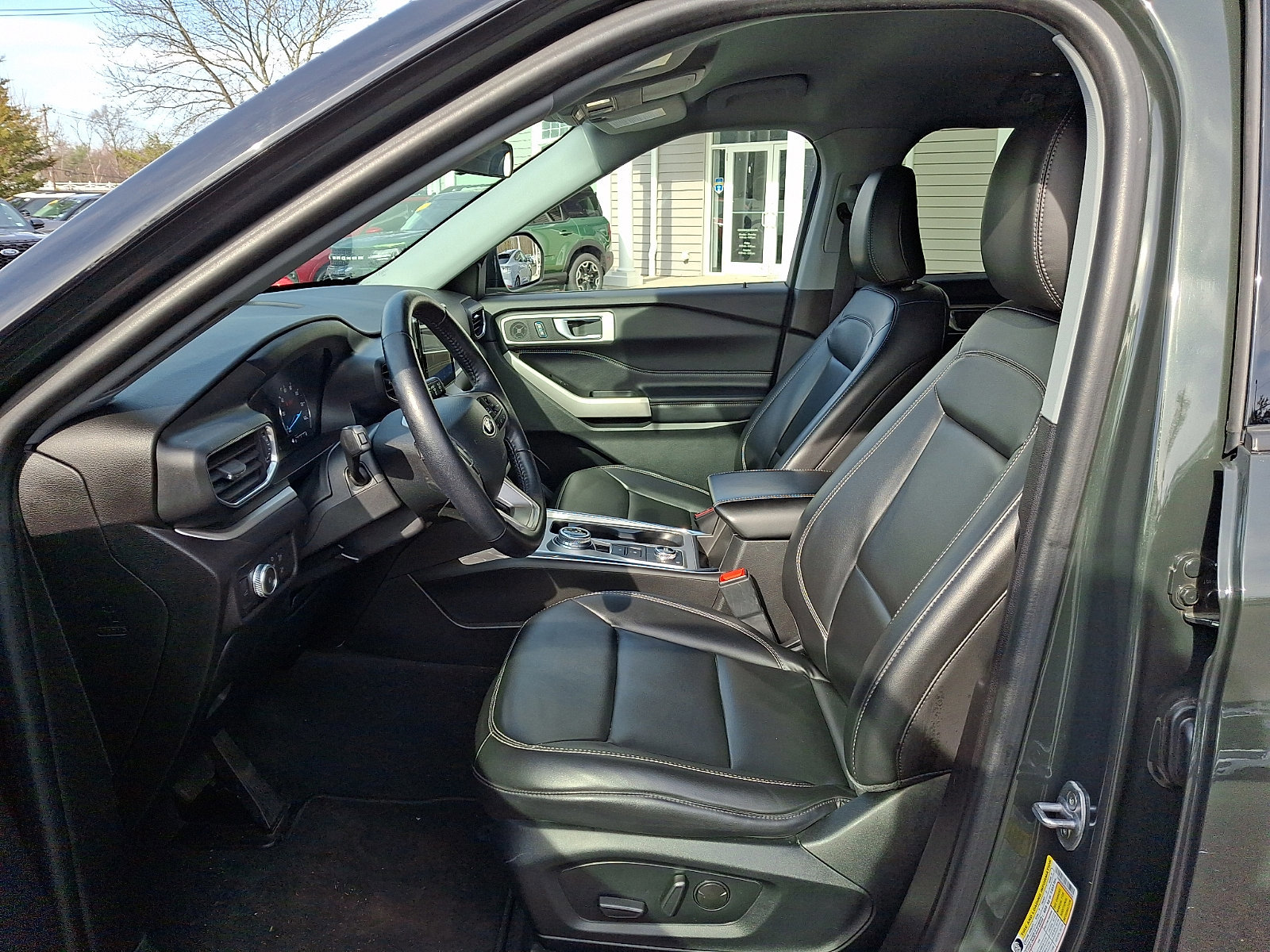 Certified 2022 Ford Explorer XLT w/ Equipment Group 202A image 14