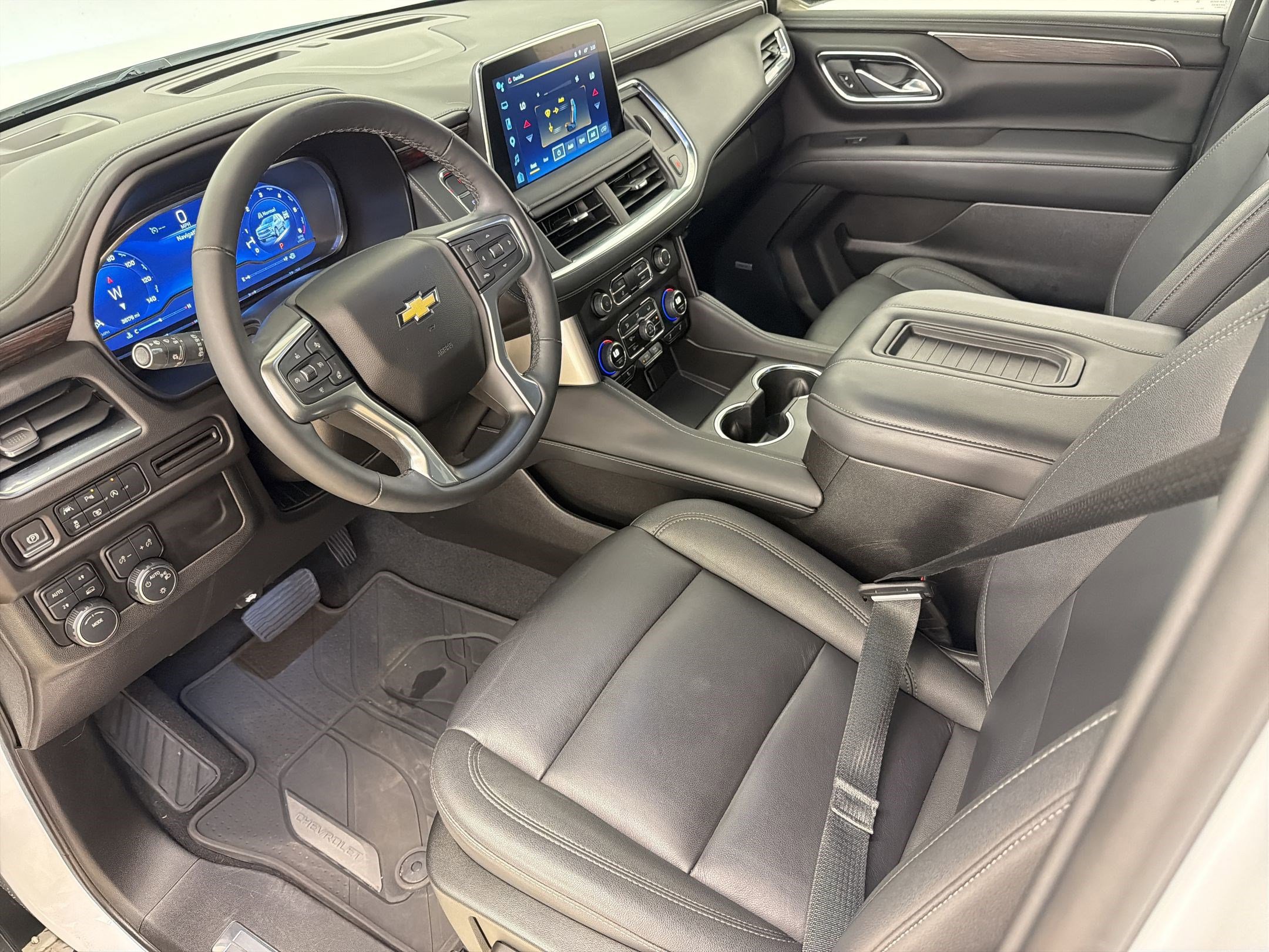 Used 2023 Chevrolet Tahoe LT w/ Luxury Package image 4