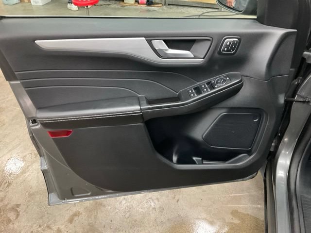 Certified 2025 Ford Escape Platinum AWD/4WD image 4