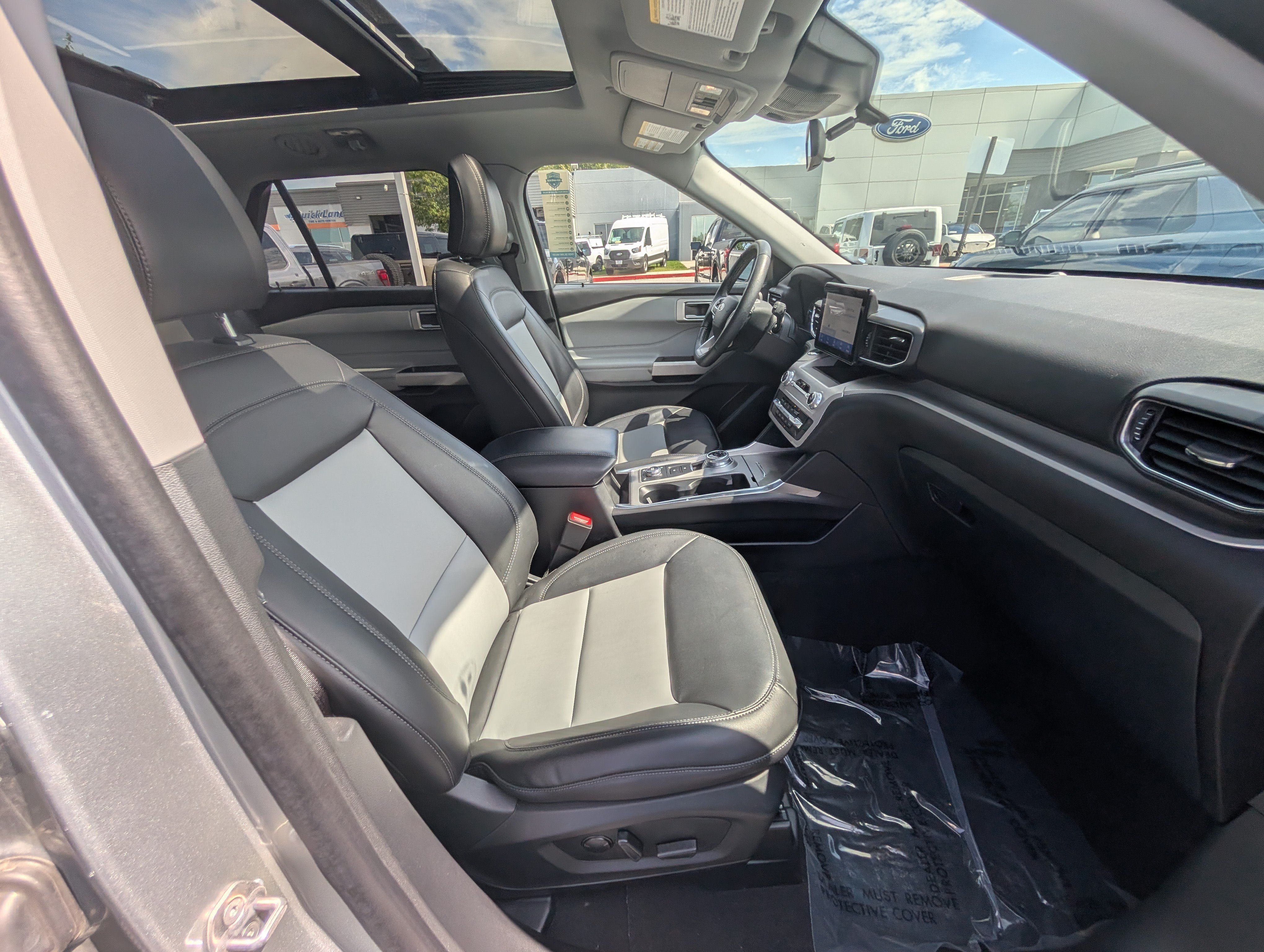 Certified 2024 Ford Explorer XLT w/ Equipment Group 202A AWD/4WD image 10