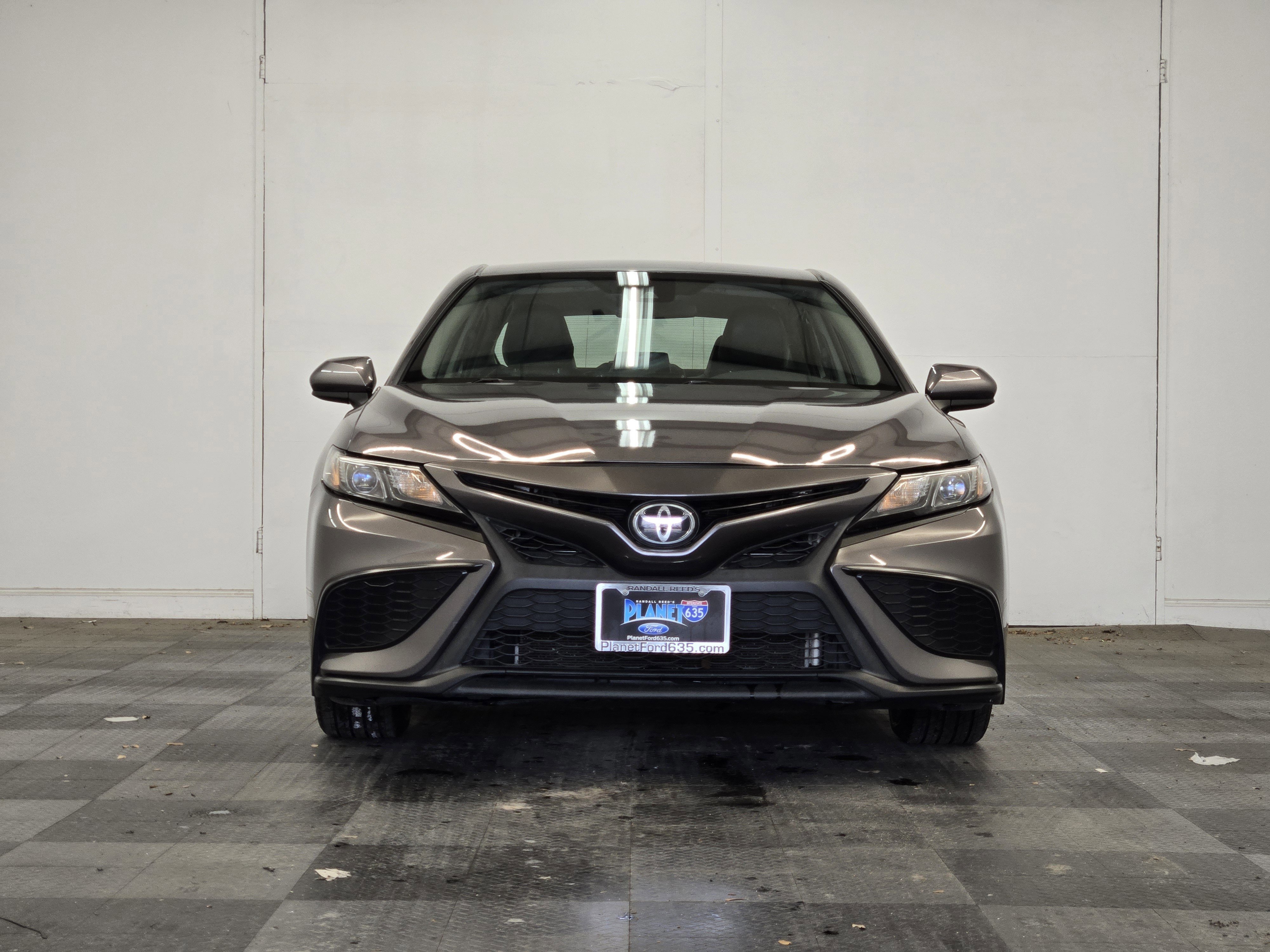 Used 2021 Toyota Camry SE FWD image 7